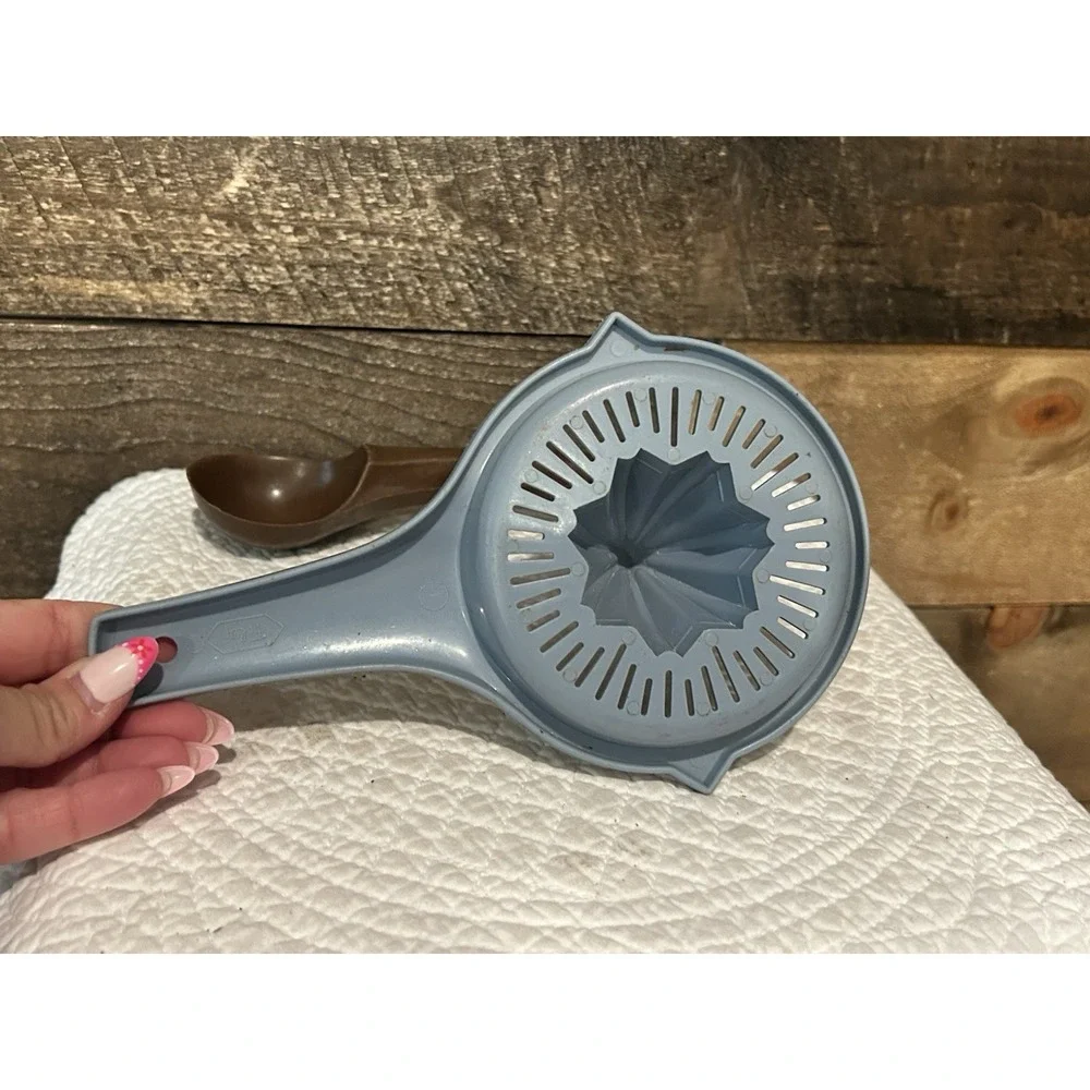 Vintage Foley Plastic Citrus Juicer Reamer Blue & Brown Ice Cream‎ Scoop